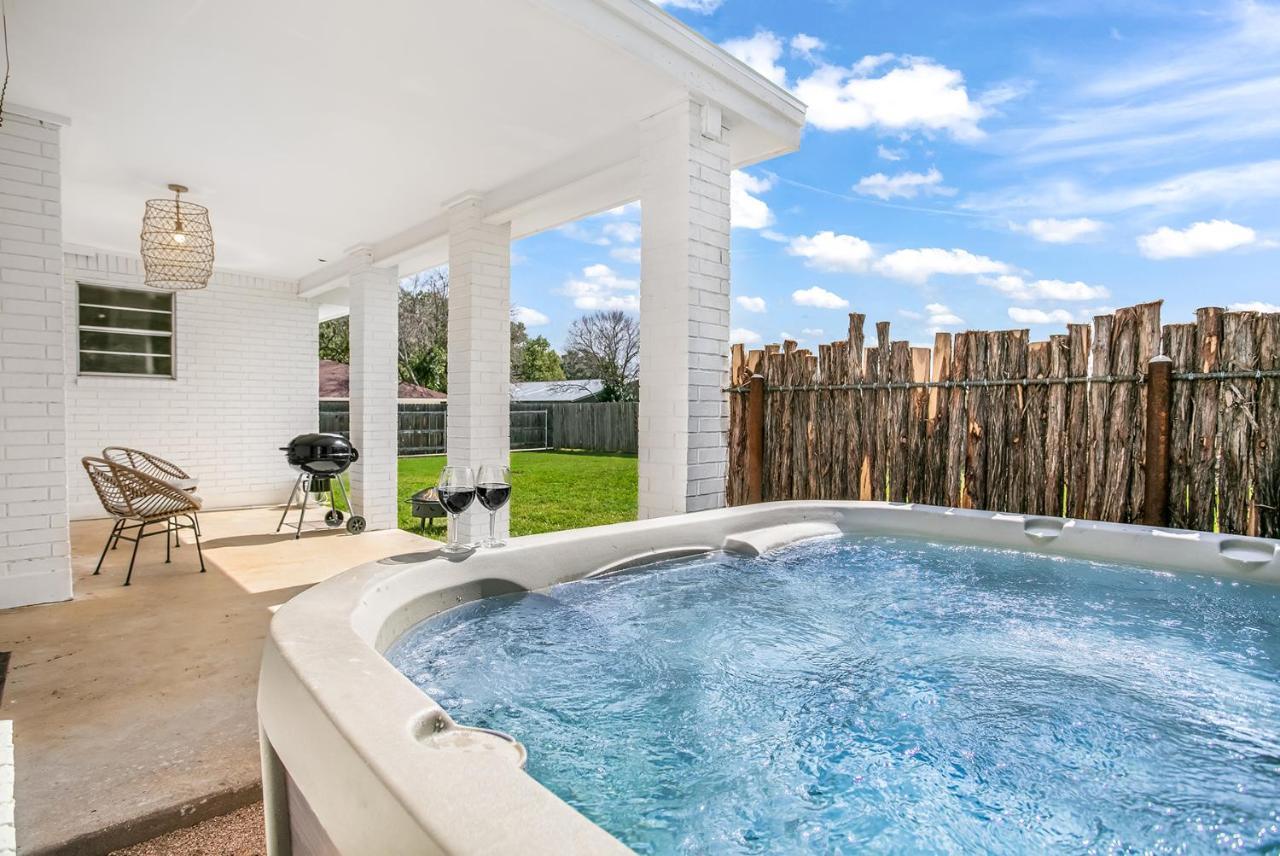 A Crystal Place Hot Tub And Fire Pit 1 Blk Off Main St Villa Fredericksburg Luaran gambar